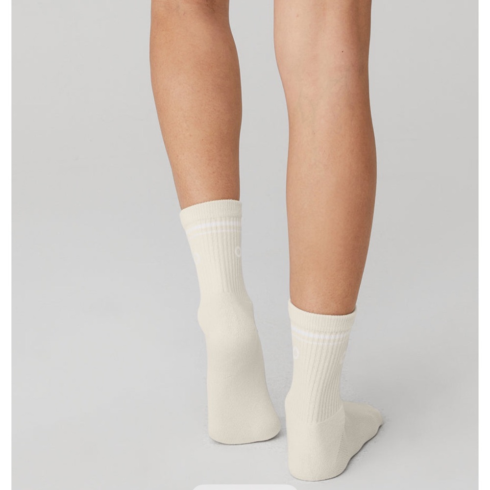 ALO Yoga Men's Casual Cream Socks - Picture 2 of 3